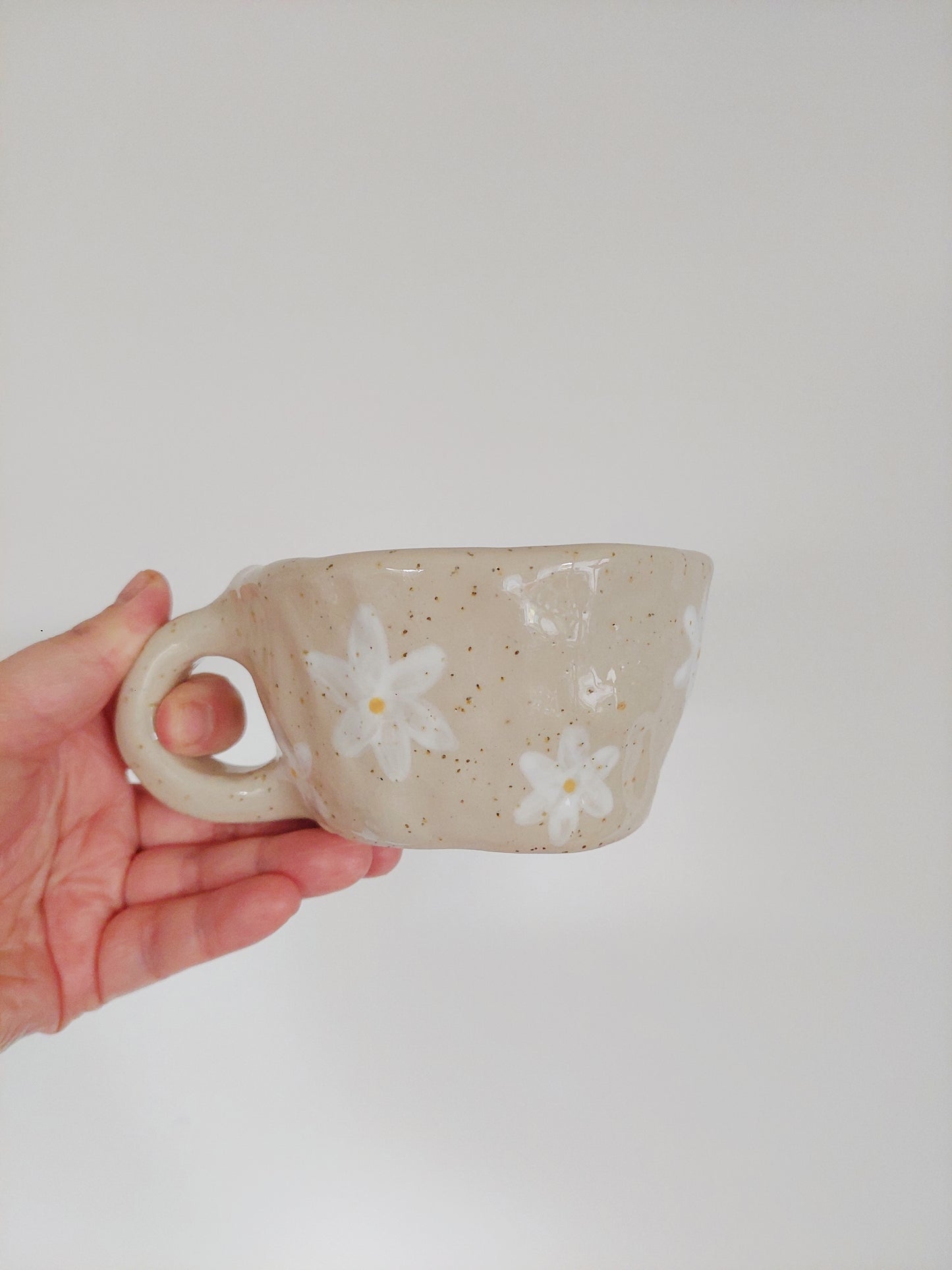 SECONDS / Pinched mug
