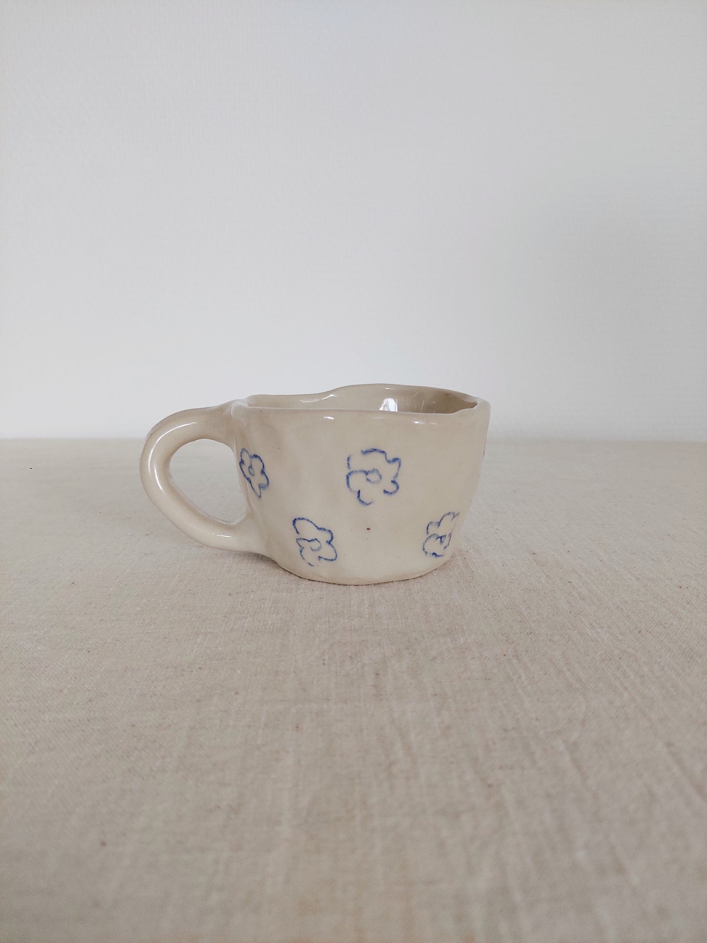 SECONDS / Pinched mug