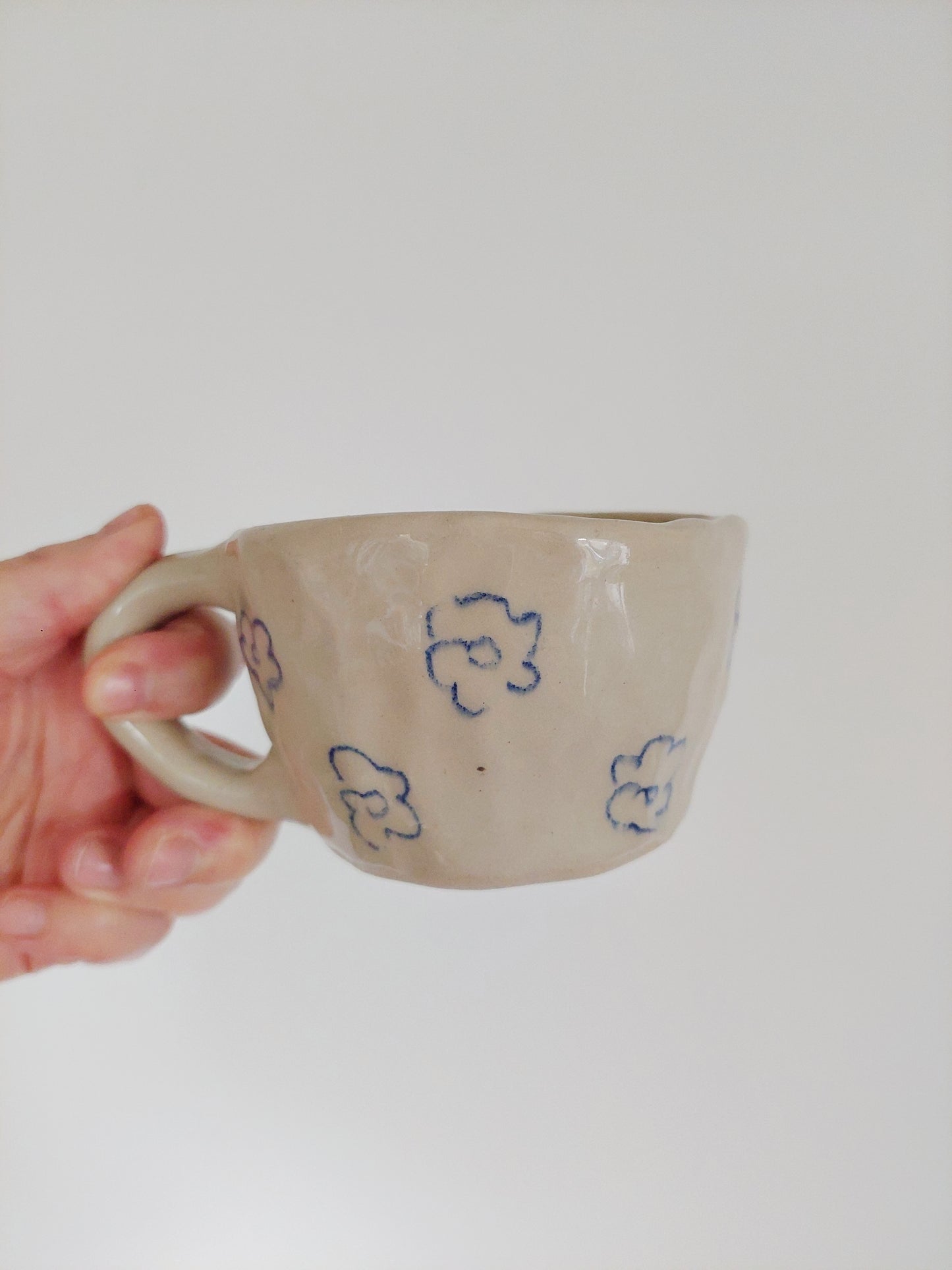 SECONDS / Pinched mug