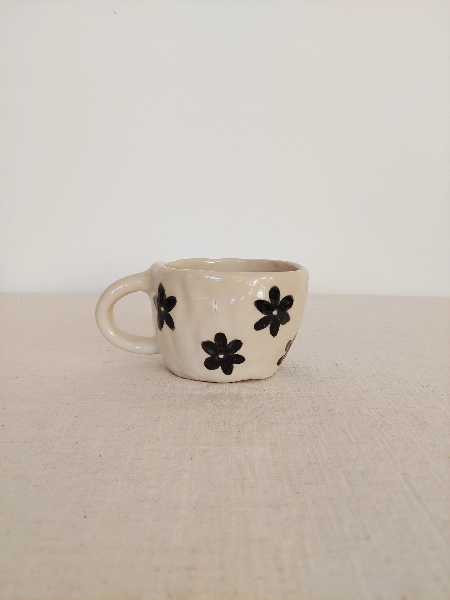 SECONDS / Pinched mug