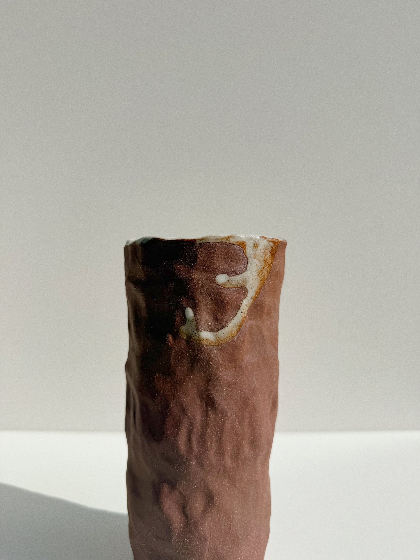 Vase pincé rouge
