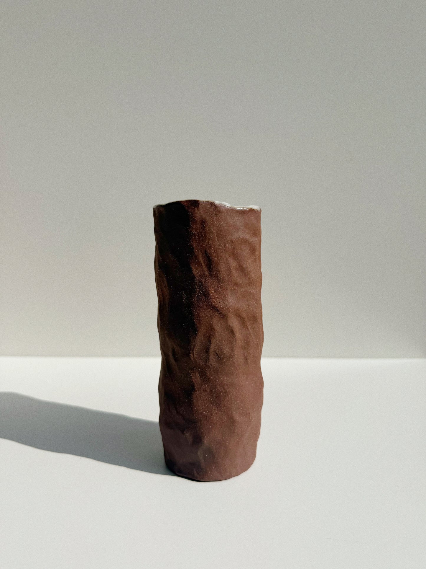 Vase pincé rouge